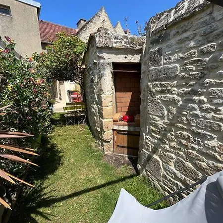 Mokaite Yourhosthelper * Caen